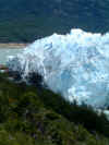 Perito Moreno gletsjer - botst tegen het land en sluit het meer bijna af